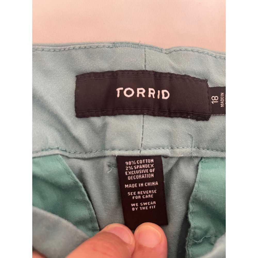 Torrid Womens Sage Green Cuffed Chino Shorts Size 18 Stretch Cotton Twill Teal - Picture 4 of 7